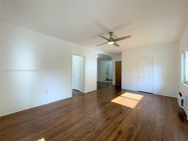 955 Bay Dr in Miami Beach, FL - Building Photo - Building Photo