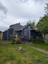 1122 Warren Ave in Bremerton, WA - Building Photo - Building Photo