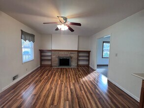 1831 Crescent Dr NE in Grand Rapids, MI - Building Photo - Building Photo