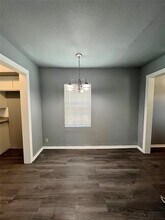305 S Preston St-Unit -A in Ennis, TX - Building Photo - Building Photo