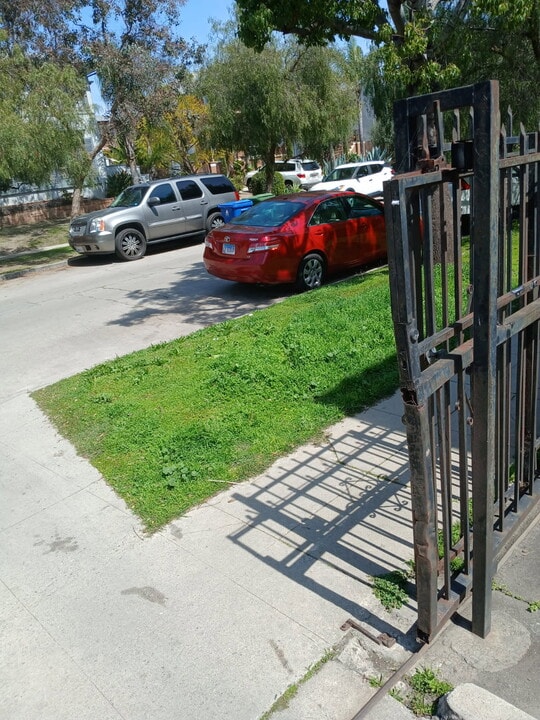 5074 W 20th St, Unit 5070 W 20th Street in Los Angeles, CA - Building Photo
