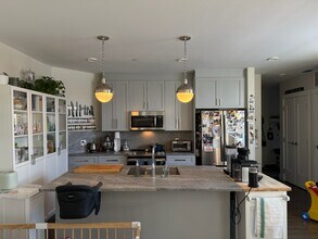 430 McGrath Hwy, Unit 414 in Somerville, MA - Building Photo - Building Photo