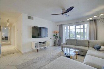 3020 NE 16th Ave, Unit 304 in Oakland Park, FL - Building Photo - Building Photo
