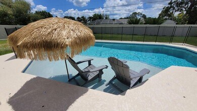 365 NW Hibiscus St in Port St. Lucie, FL - Building Photo - Building Photo