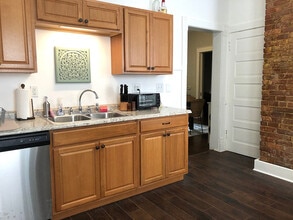 1507 W Callender Ave, Unit Unit B in Peoria, IL - Building Photo - Building Photo