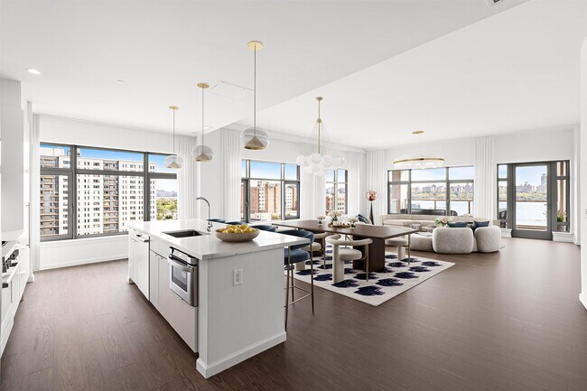143 Old River Rd in Edgewater, NJ - Building Photo - Building Photo