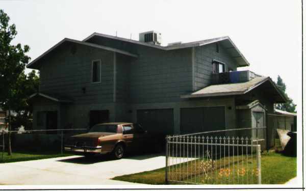 688 W 9th St in Pomona, CA - Foto de edificio