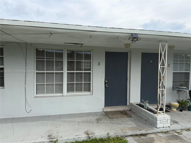 16020 NE 19th Ct in North Miami Beach, FL - Building Photo - Building Photo