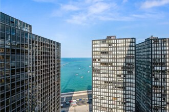 253 E Delaware Pl, Unit 7E in Chicago, IL - Foto de edificio - Building Photo
