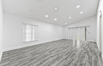 1459 Summit Run Cir in West Palm Beach, FL - Building Photo - Building Photo