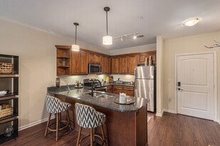 Highlands Lodge in Overland Park, KS - Building Photo