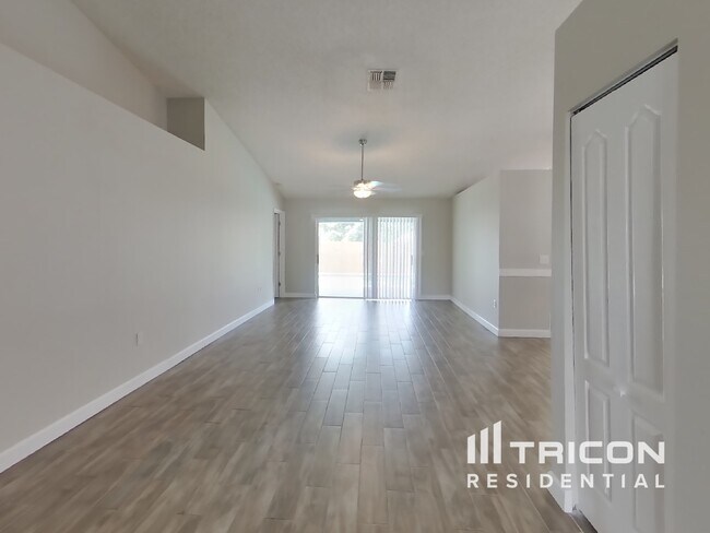 1036 Malletwood Dr in Brandon, FL - Building Photo - Building Photo