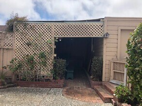 927 W Franklin St in Monterey, CA - Building Photo - Building Photo
