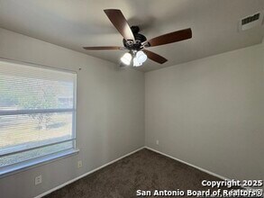 122 Oak Valley Dr in San Antonio, TX - Building Photo - Building Photo