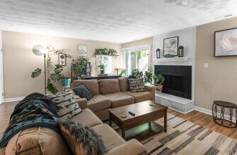 3225 Clover Rd E in Chesapeake, VA - Building Photo - Building Photo