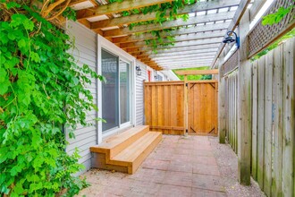 197 Lawnhurst Dr in Hamilton, ON - Building Photo - Building Photo