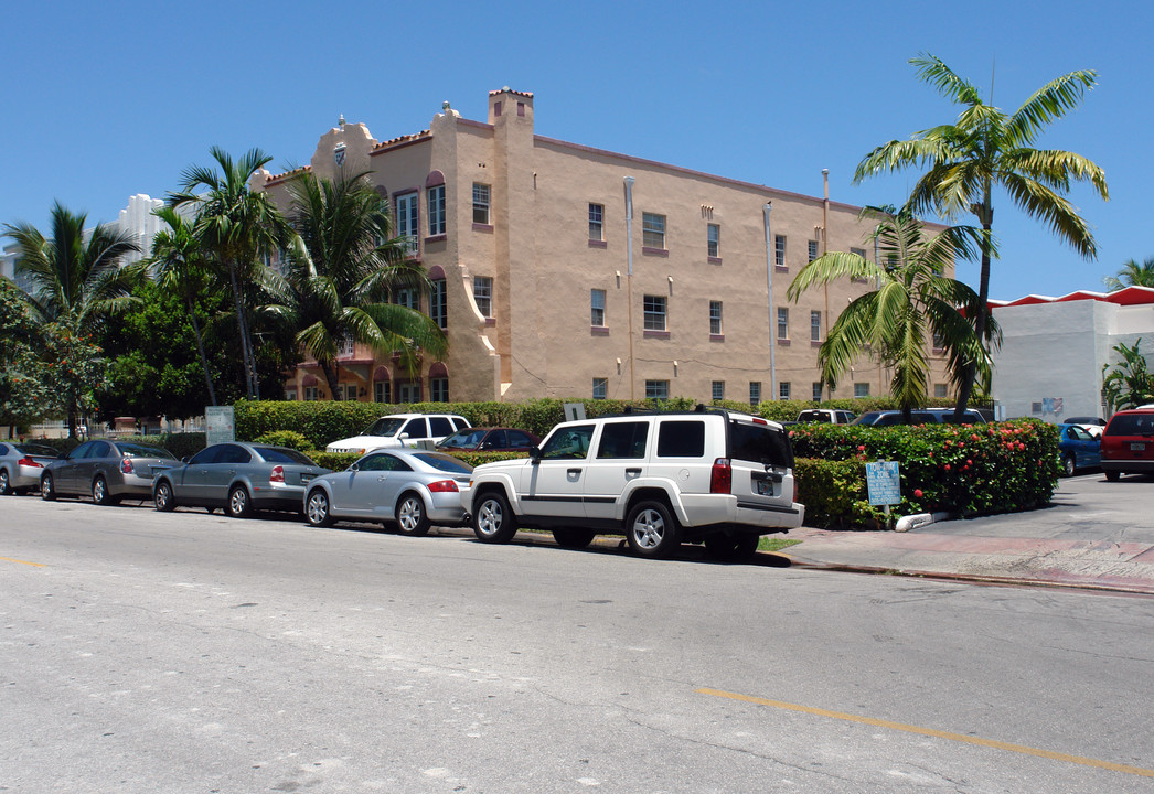 Fernwood Apartments in Miami Beach, FL - Building Photo