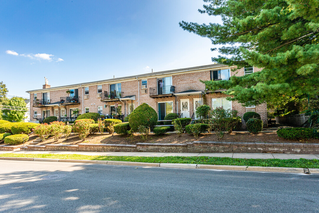 100 Clarendon Pl in Hackensack, NJ - Foto de edificio