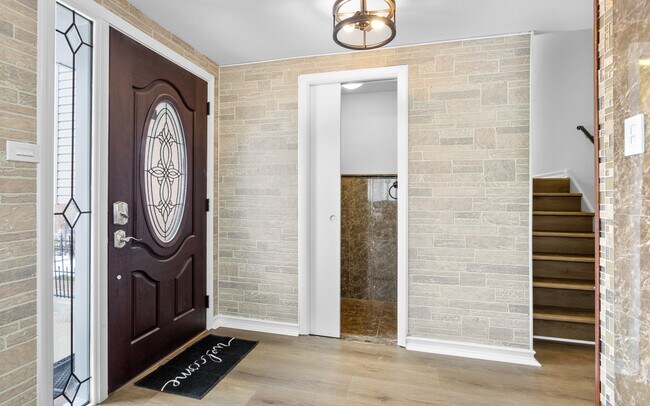 7618 Beckwith Rd in Morton Grove, IL - Foto de edificio - Building Photo