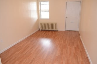 6104 Spruce St-Unit -A in Philadelphia, PA - Building Photo - Building Photo