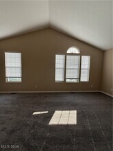 950 Croghan Way in Akron, OH - Foto de edificio - Building Photo