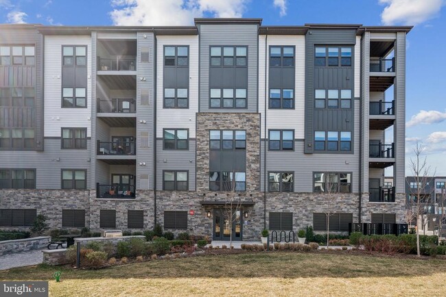 12875 Mosaic Pk Wy in Herndon, VA - Foto de edificio - Building Photo