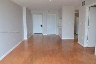 80 S Shore Dr in Miami Beach, FL - Foto de edificio - Building Photo