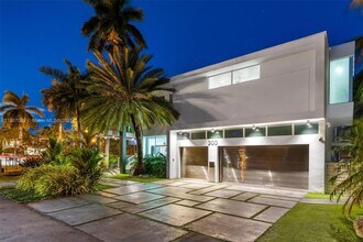 300 Royal Plaza Dr in Fort Lauderdale, FL - Building Photo - Building Photo