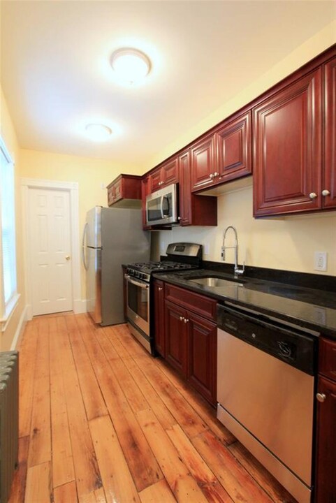 6 White Street Pl, Unit R in Cambridge, MA - Building Photo
