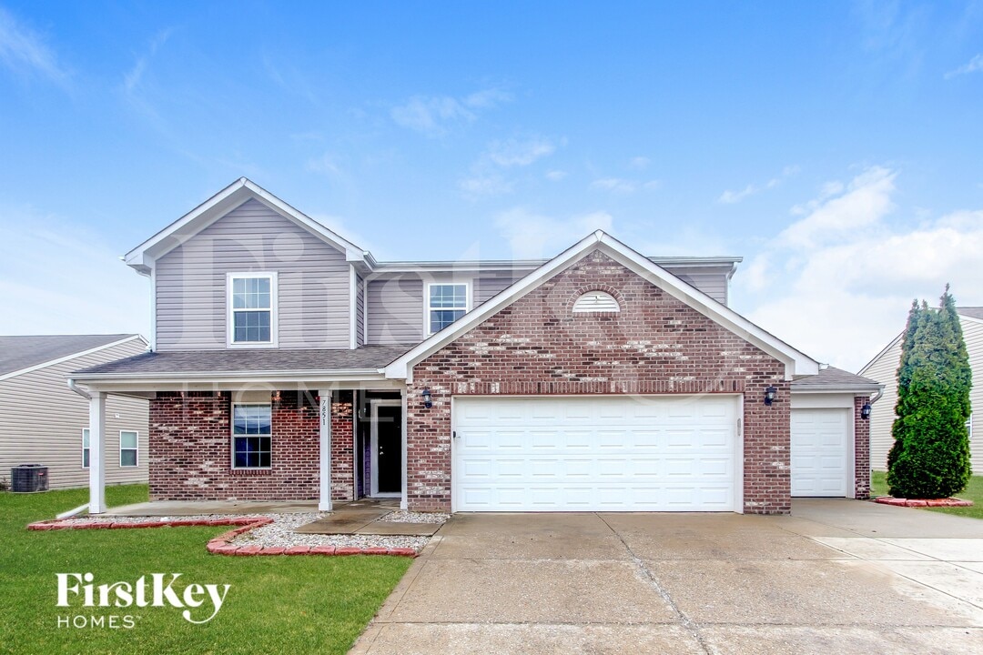 7851 Housefinch Ln in Indianapolis, IN - Building Photo