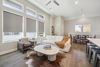 9414 Campbell Rd in Houston, TX - Foto de edificio - Building Photo