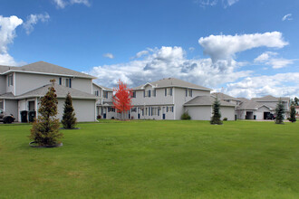 Marsh Run Townhomes in Brainerd, MN - Foto de edificio - Building Photo