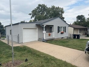 518 W Sherman St in Papillion, NE - Building Photo - Building Photo