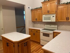 505 S Lakeshore Dr in Raymore, MO - Building Photo - Building Photo