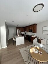 400 W Broadway in Boston, MA - Building Photo - Building Photo