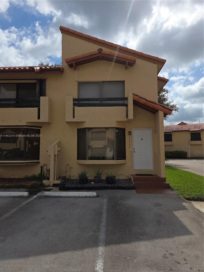 7799 SW 102nd Ln in Miami, FL - Building Photo - Building Photo