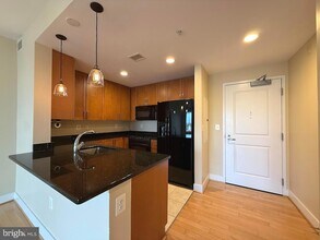 4101 Albemarle St NW, Unit 321 in Washington, DC - Foto de edificio - Building Photo