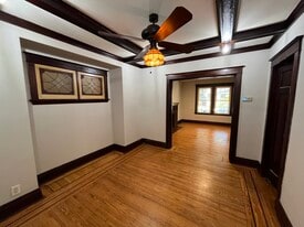 203 Fairleigh Av S in Hamilton, ON - Building Photo