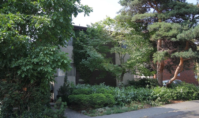 5127 24th Ave NE in Seattle, WA - Foto de edificio - Building Photo