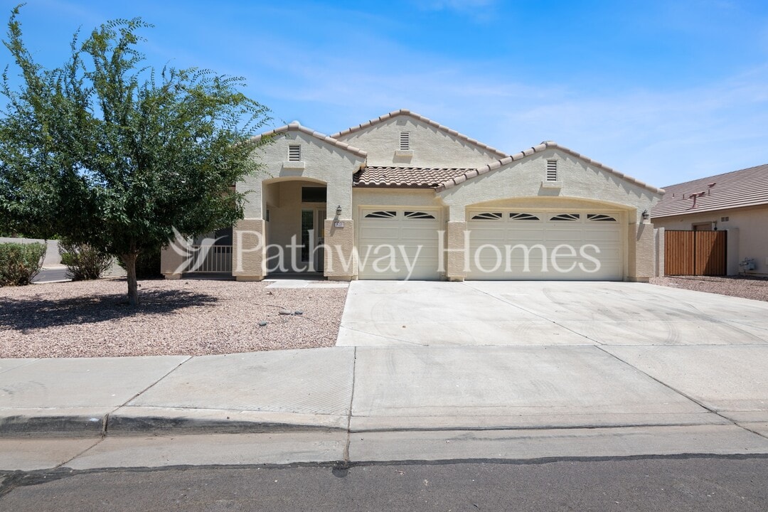 520 W Musket Pl in Chandler, AZ - Foto de edificio