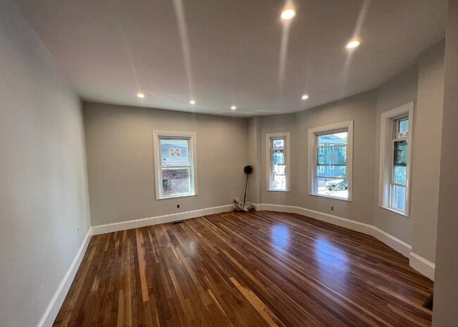 55 Lowell St, Unit 1