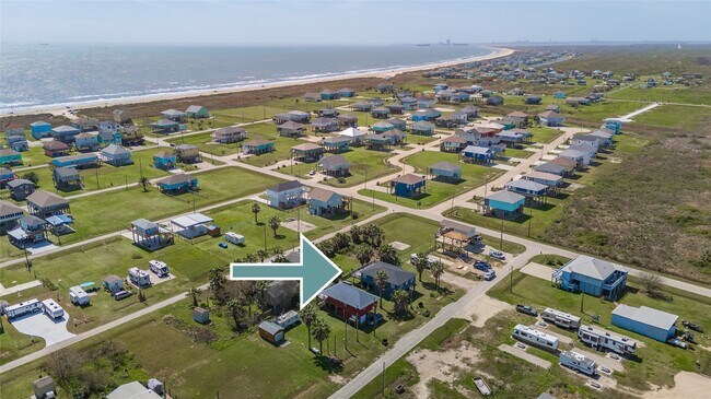 124 N Mae Cir in Port Bolivar, TX - Foto de edificio - Building Photo