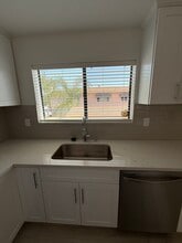 1011 San Rafael Ave, Unit 102 in Glendale, CA - Building Photo - Building Photo