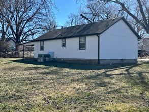 217 W Logan St in Republic, MO - Building Photo - Building Photo