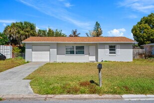 480 Falmouth Ave in Merritt Island, FL - Building Photo