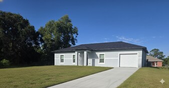324 Mangonia Ave in Lehigh Acres, FL - Building Photo