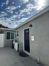 16656 Ross Ln, Unit ADU in Huntington Beach, CA - Building Photo - Building Photo
