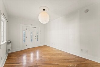 1069 Laguna Ave in Los Angeles, CA - Building Photo - Building Photo