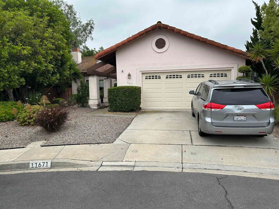 11671 Corte Morita in San Diego, CA - Building Photo