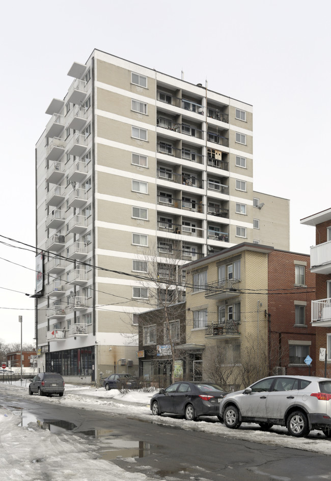 Le Castel Blanc in Montréal, QC - Building Photo - Building Photo